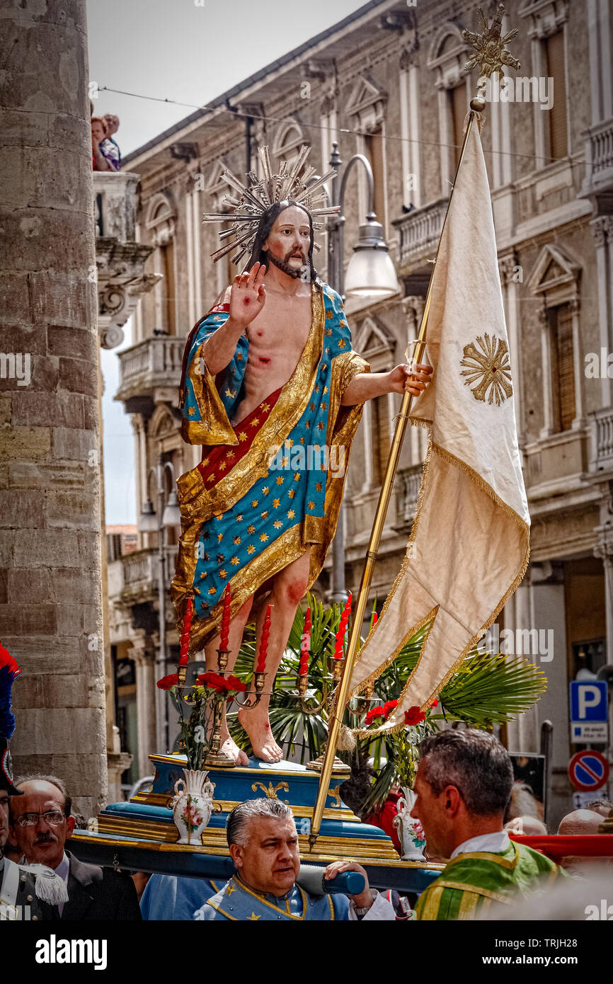 Italia Abruzzo Lanciano: Domenica di Pasqua - Processione del d'incontro dei santi Foto Stock