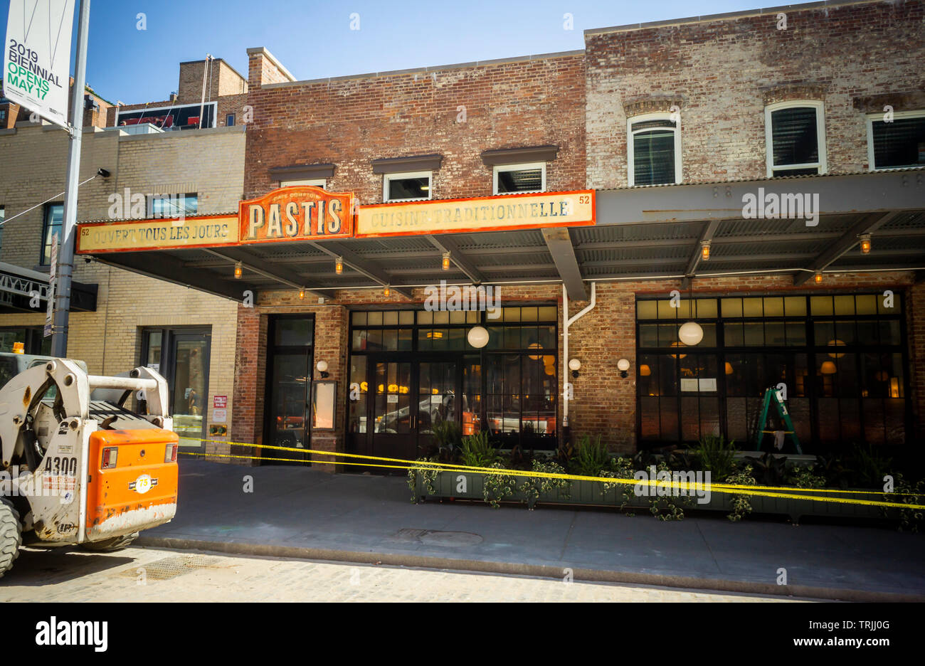 Il nuovo Pastis ristorante nel Meatpacking District di New York riceve i suoi preparativi finali il Lunedì, Giugno 3, 2019 in previsione di un fine settimana di apertura. Aperto nel 1999 e chiuso nel 2014 l'originale ha preso su un stato leggendario, attira celebrità e regolari patroni. (© Richard B. Levine) Foto Stock