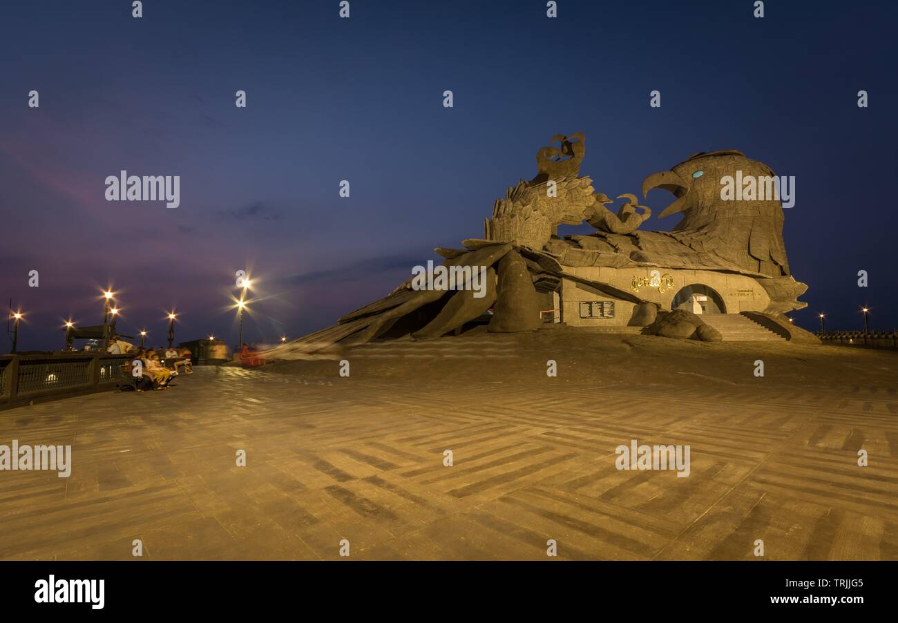 Jatayu centro di massa, Quilon, Kerala, India - 18 Maggio 2019: una vista notturna di Jatayu scultura Foto Stock