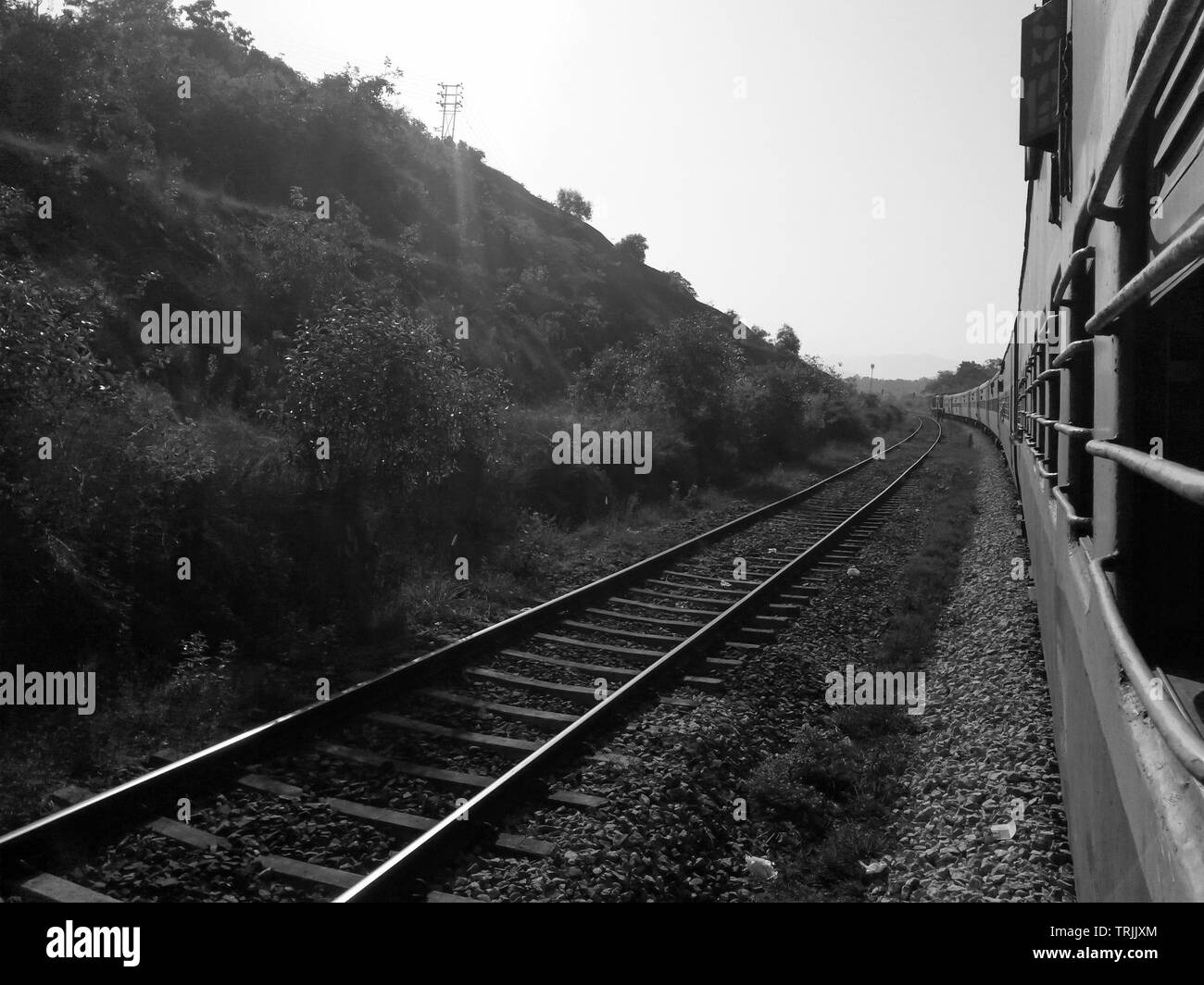 Goa, India - 7 Gennaio 2017: il binario ferroviario tra Mumbai e Goa Foto Stock