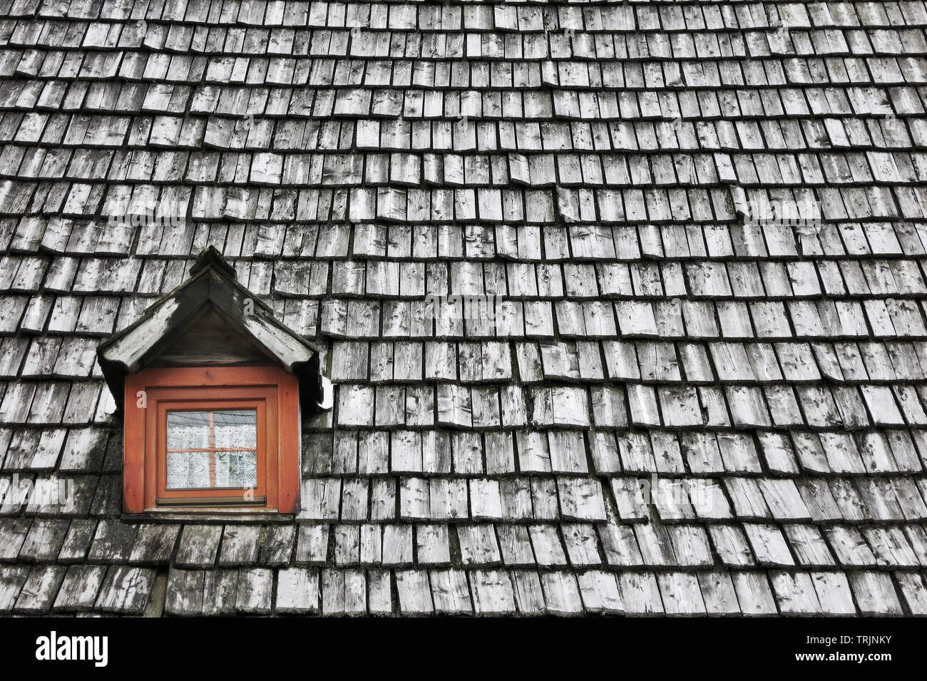 Il tetto di una casa in un piccolo villaggio rurale nella Bassa Austria Foto Stock