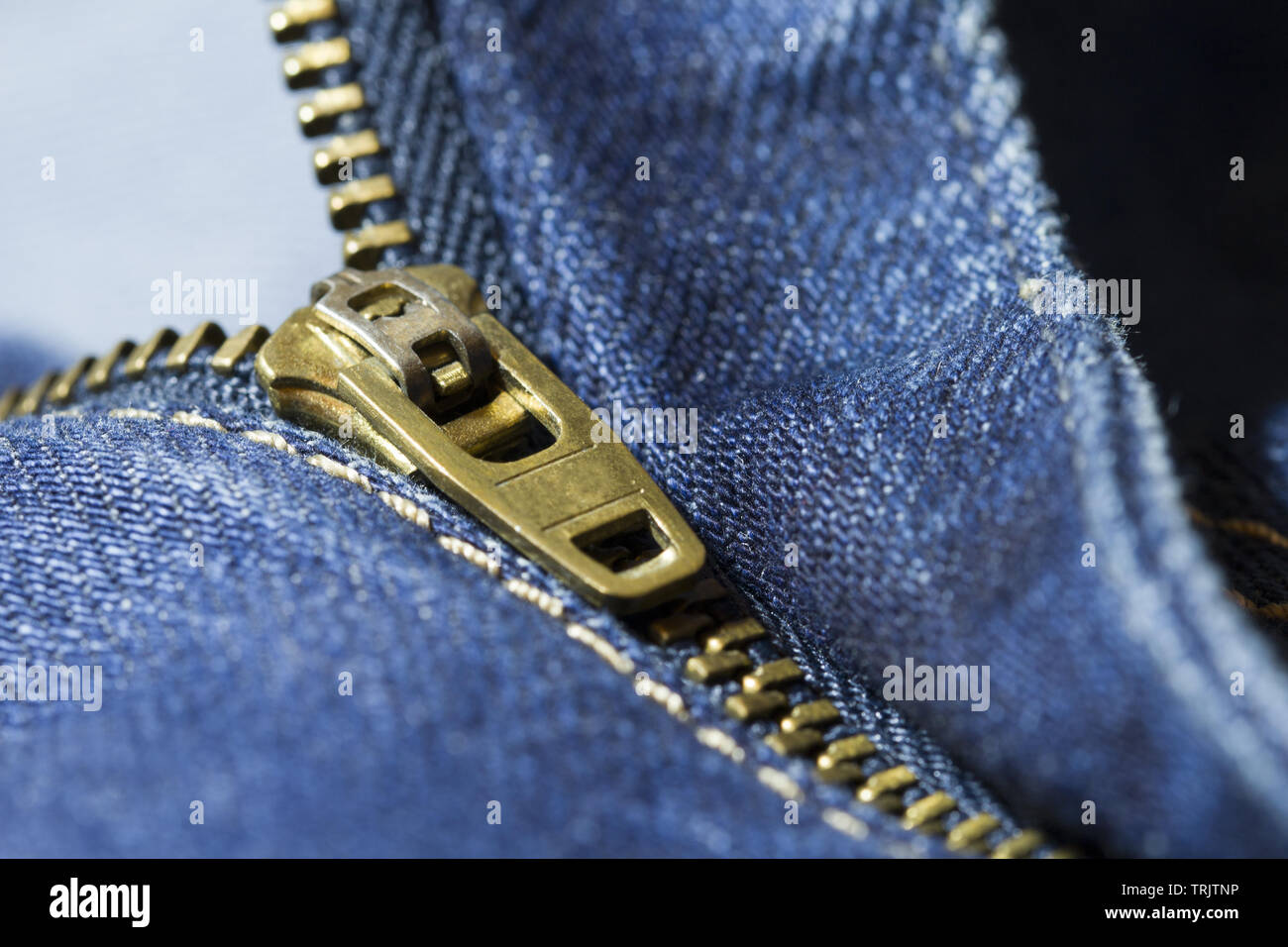 Cerniera lampo Jeans Denim Macro. Macro di cerniera lampo di jeans denim Foto Stock