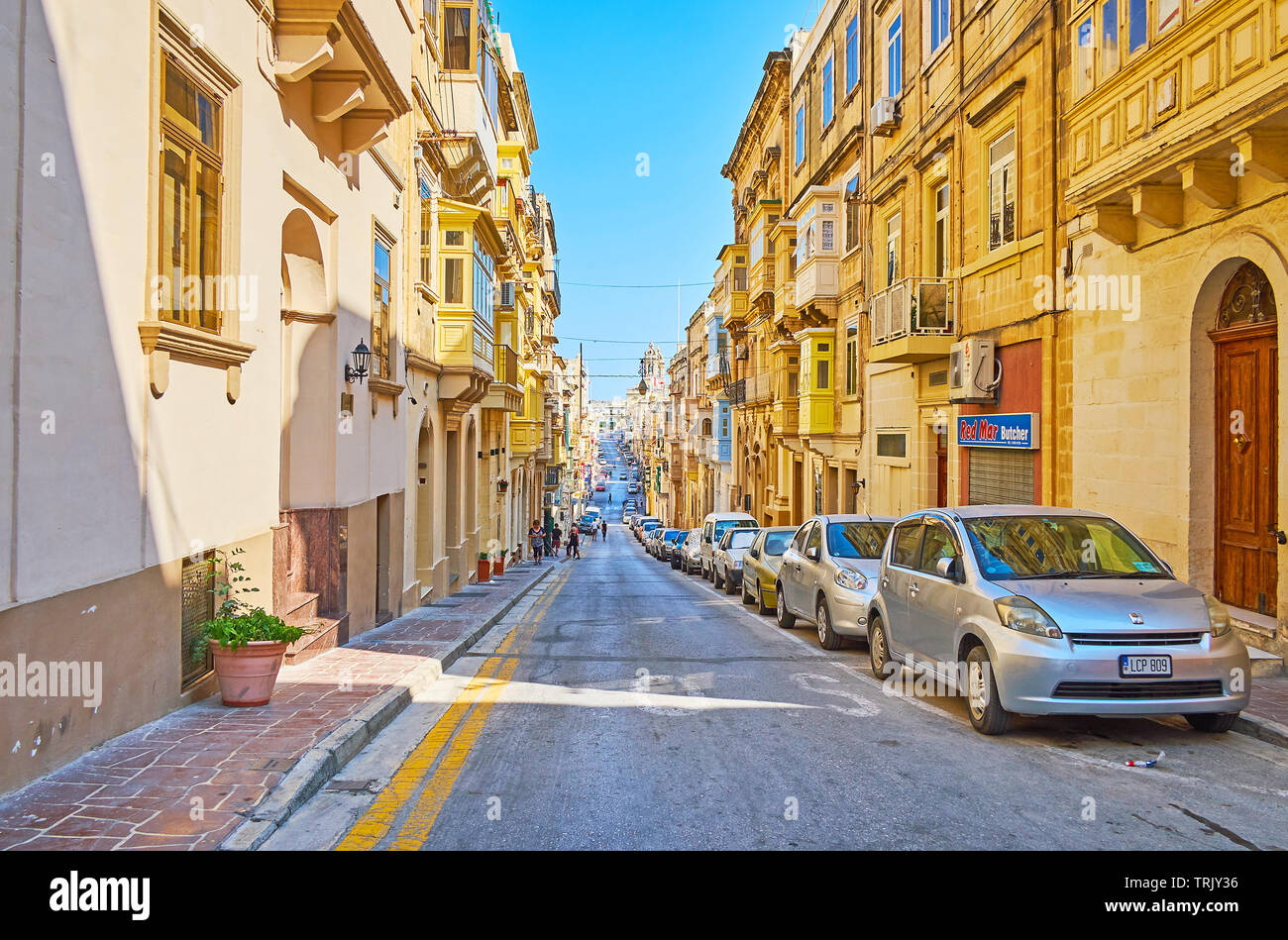 SENGLEA, Malta - 19 giugno 2018: Victoria street è una delle più lunghe città alta arterie in L-Isla, il 19 giugno in Senglea. Foto Stock