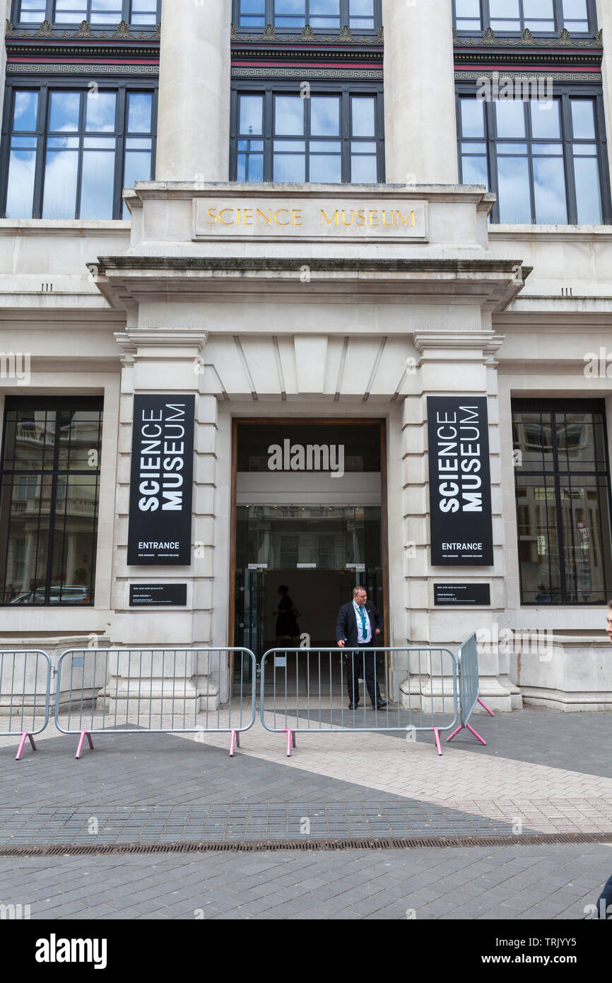 Museo della Scienza ingresso, Exhibition Road, Kensington, Londra, Inghilterra, Regno Unito. Foto Stock