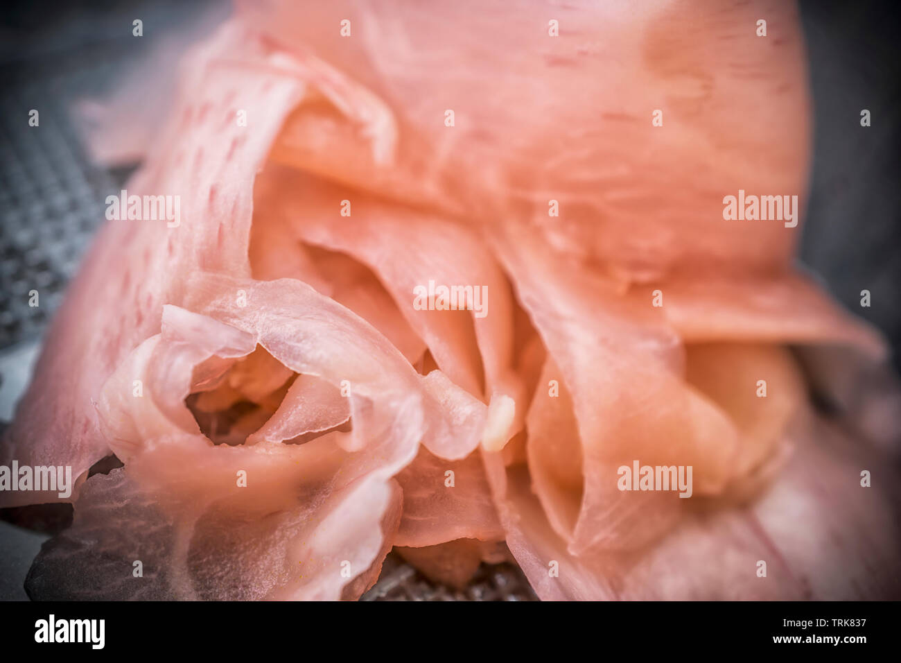 Una macro shot di zenzero marinato per sushi Foto Stock