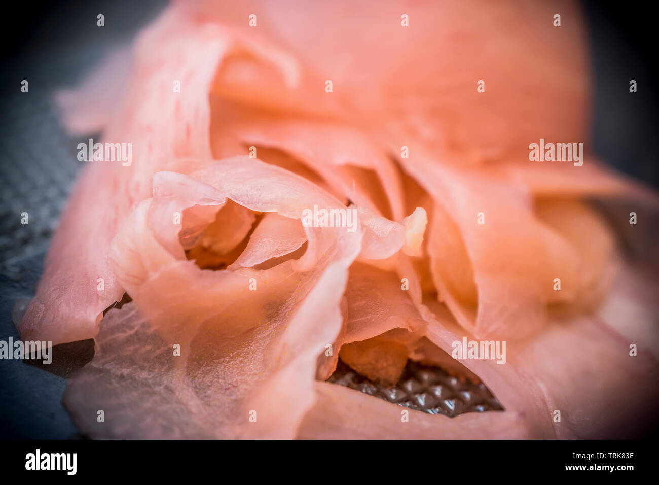 Una macro shot di zenzero marinato per sushi Foto Stock