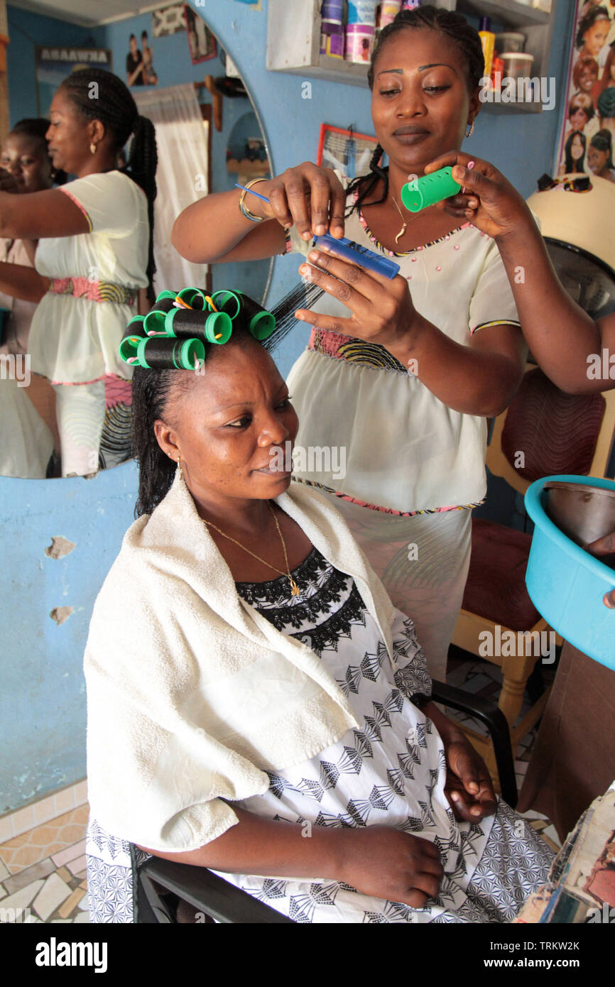 Atelier de coiffure. La convenzione di Lomé. Il Togo. Afrique de l'Ouest. Foto Stock