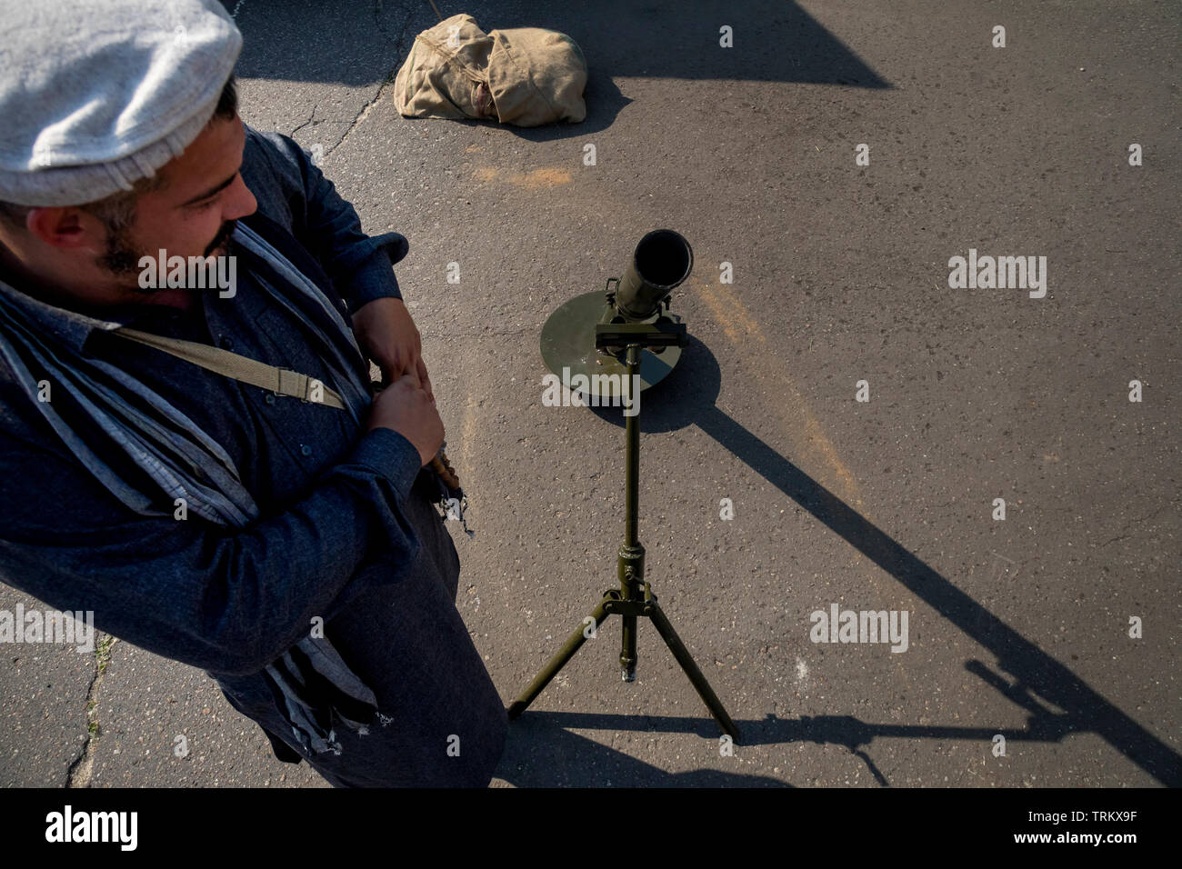 Ribelli afghani durante la ricostruzione storica URSS campagna di guerra in Afghanistan (dal 1979 al 1989) durante il festival dei tempi e delle epoche Foto Stock