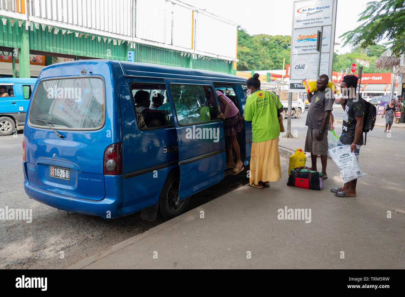 Minibus sono il principale mezzo di trasporto in Port Vila, l'isola di Efate, Vanuatu, Melanesia Foto Stock