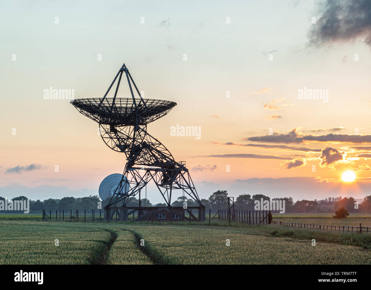 Radio in disuso osservatorio astronomico al tramonto, Cambridge nel Regno Unito Foto Stock