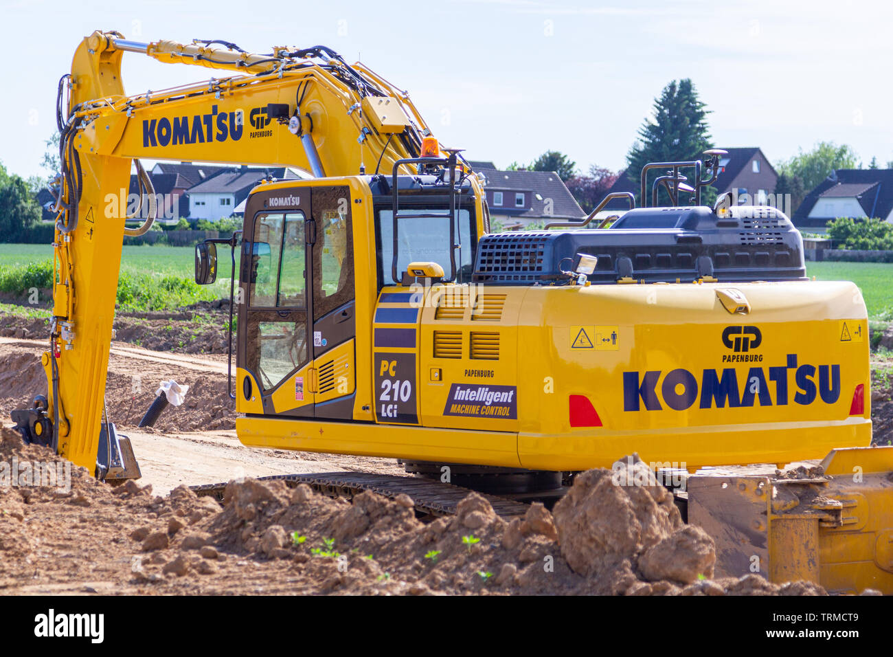 Hannover / GERMANIA - GIUGNO 2,2019: Escavatore Komatsu sorge su un sito di costruzione della città di Hannover. Foto Stock
