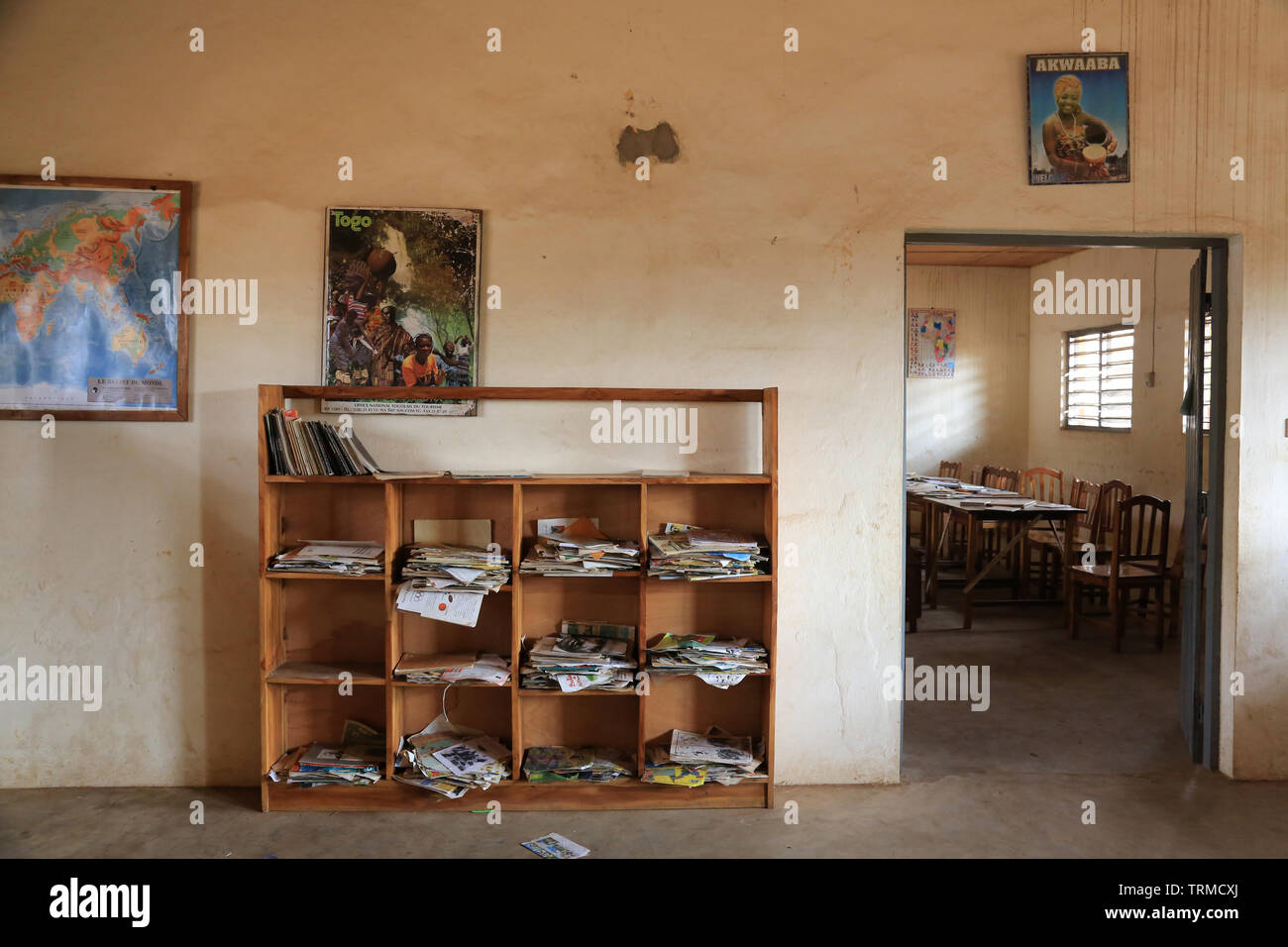 Bibliothèque. Ecole primaire d'Adjallé. La convenzione di Lomé. Il Togo. Afrique de l'Ouest. Foto Stock