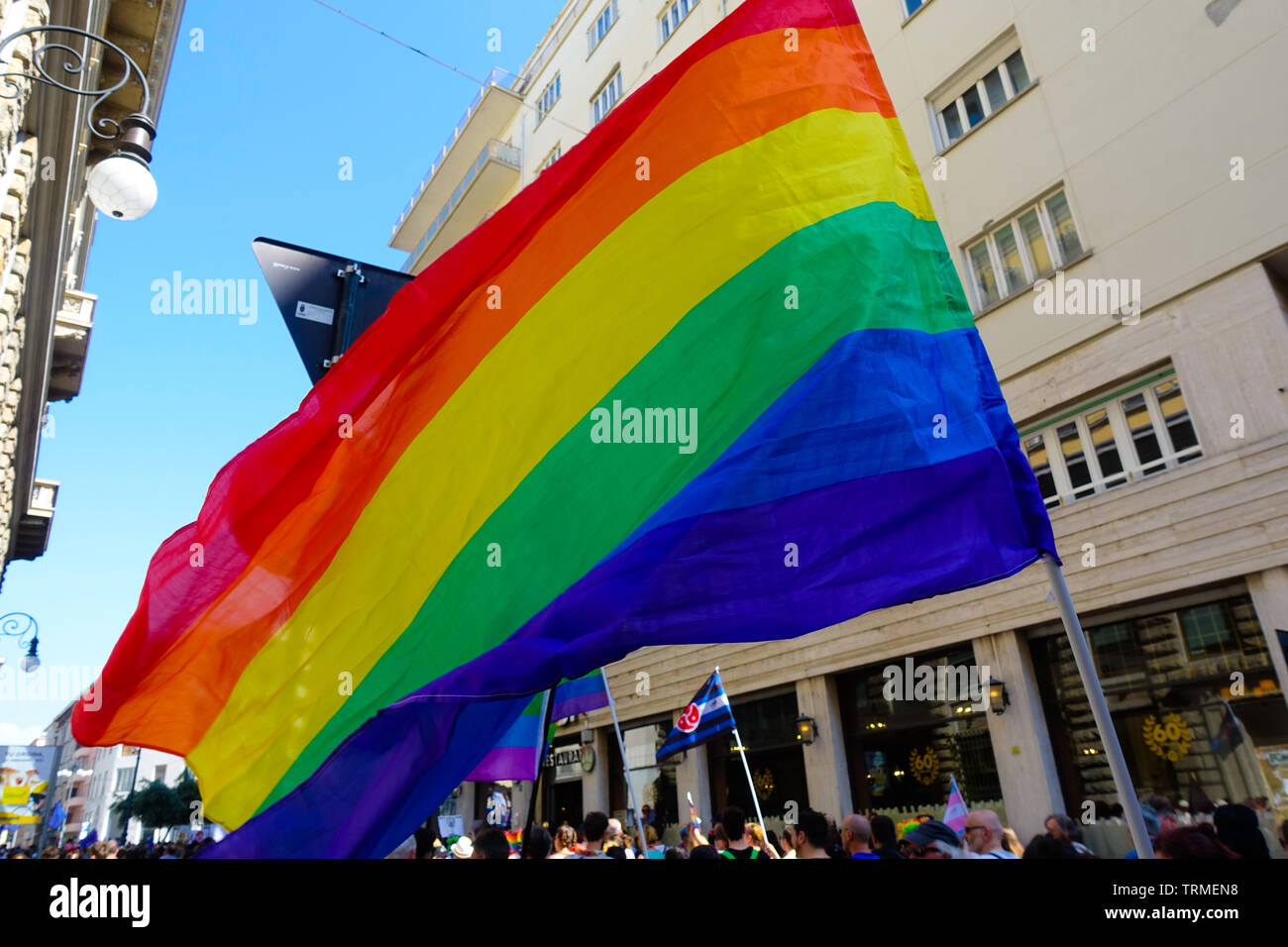 Trieste Italia - 8 giugno 2019 GAY PRIDE PARADE FVG LGBT marzo nella promozione della parità di trattamento e la tolleranza in una città costiera di Trieste Foto Stock