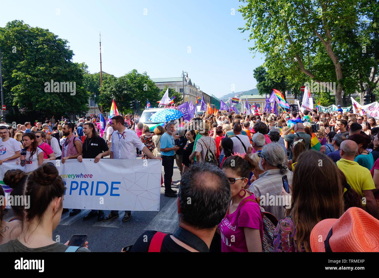 Trieste Italia - 8 giugno 2019 GAY PRIDE PARADE FVG LGBT marzo nella promozione della parità di trattamento e la tolleranza in una città costiera di Trieste Foto Stock