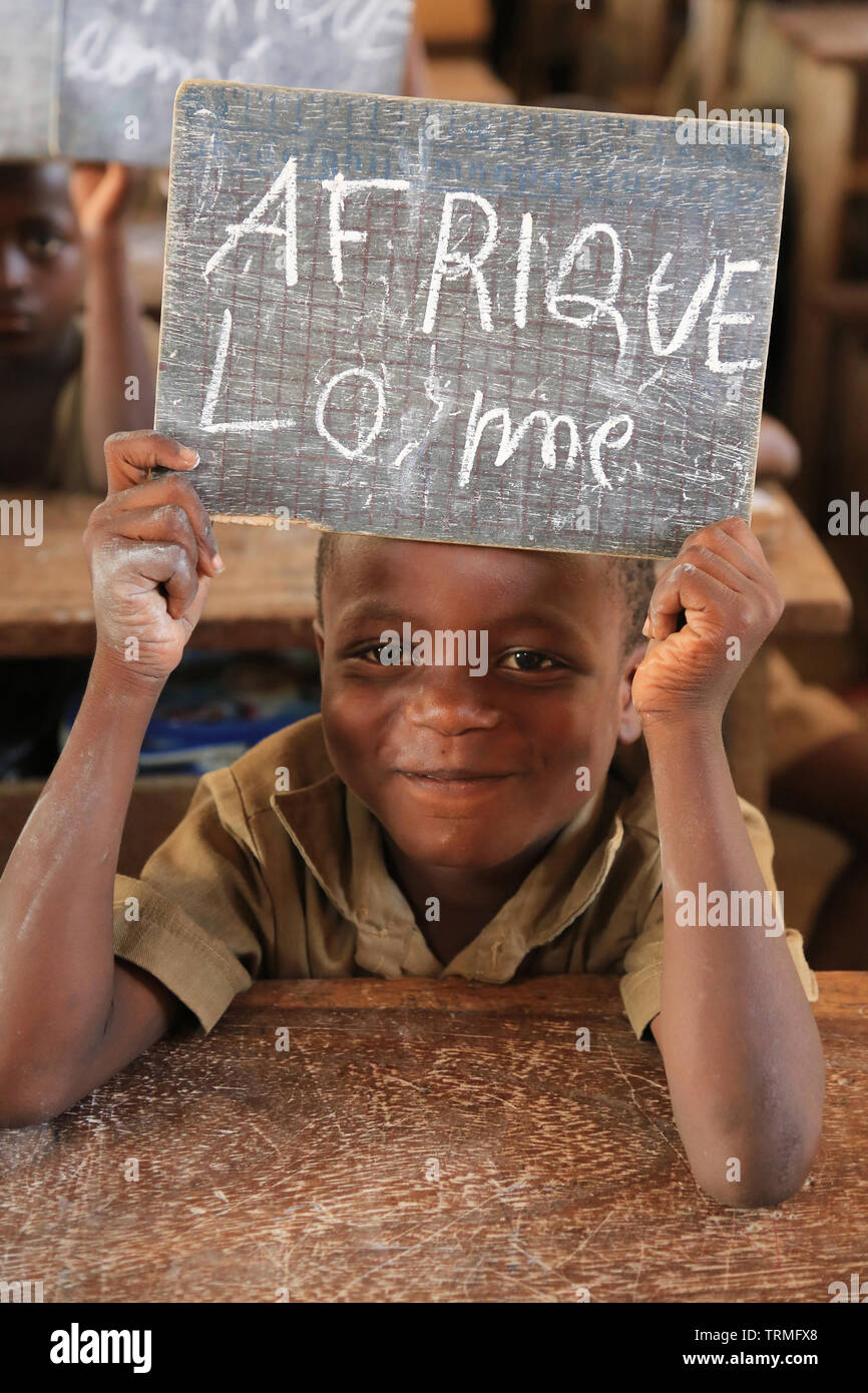 Ecole primaire de Domassesse. La convenzione di Lomé. Il Togo. Afrique de l'Ouest. Foto Stock
