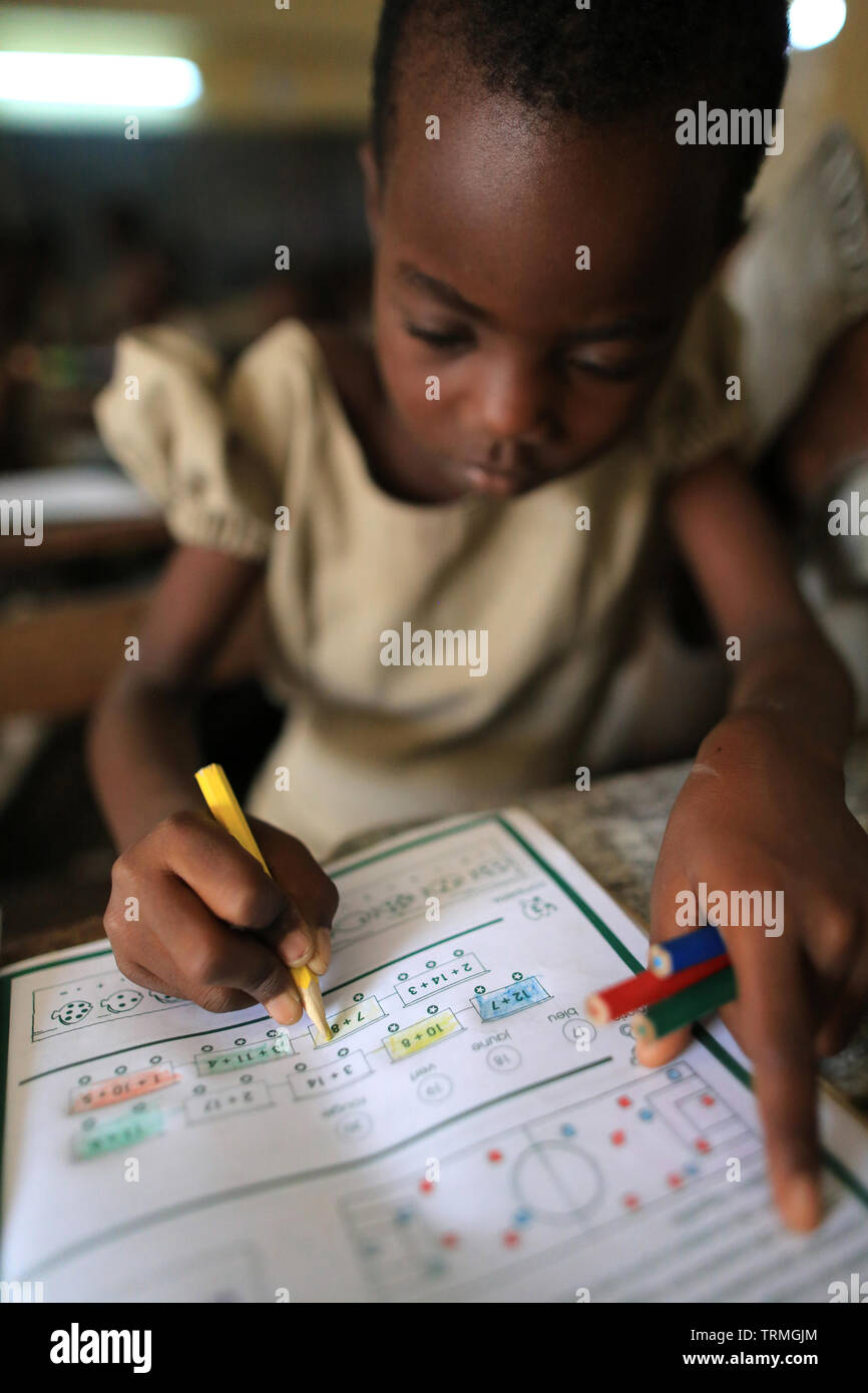 Mathématiques. Ecole primaire d'Adjallé. La convenzione di Lomé. Il Togo. Afrique de l'Ouest. Foto Stock