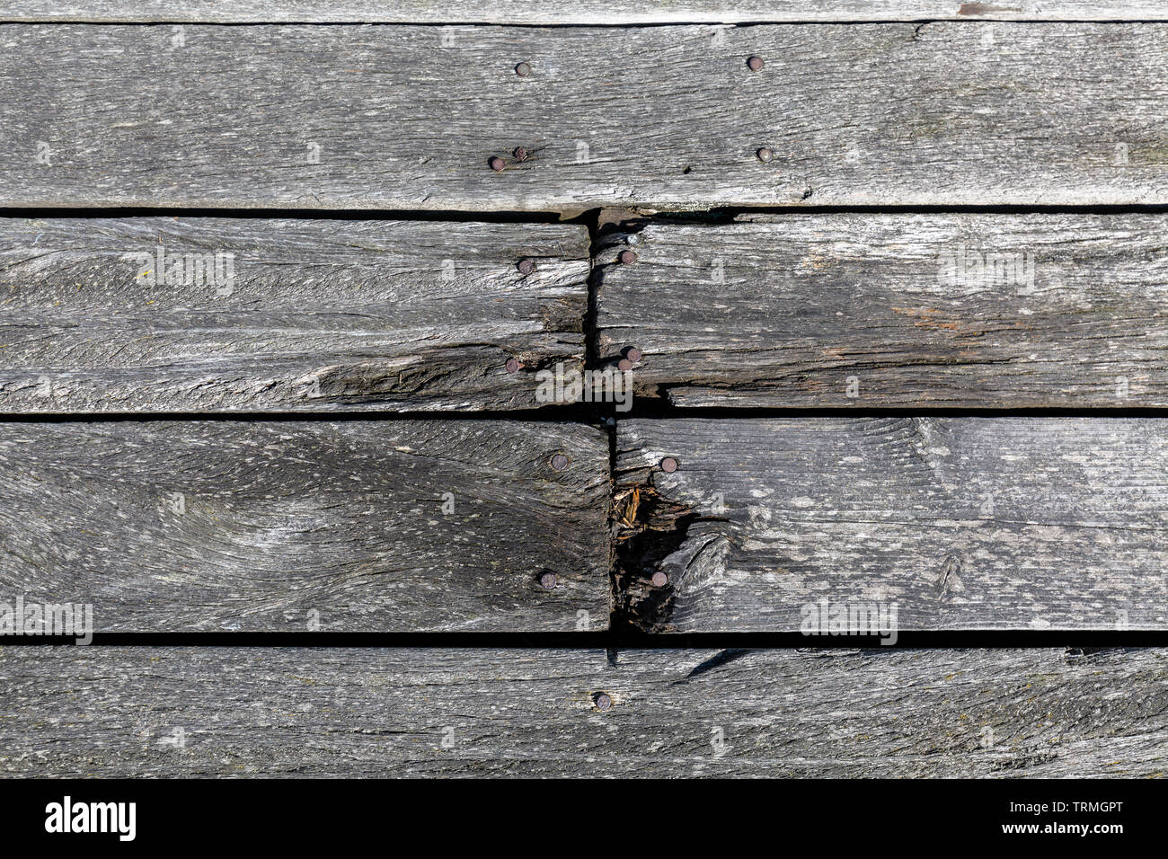 Weathered tavole di legno su una passerella Foto Stock