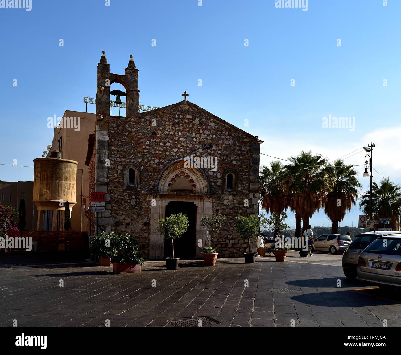 Taomina, Silicy - 11 Luglio 2018:La Chiesa di Sant'Antonio in serata sole Foto Stock