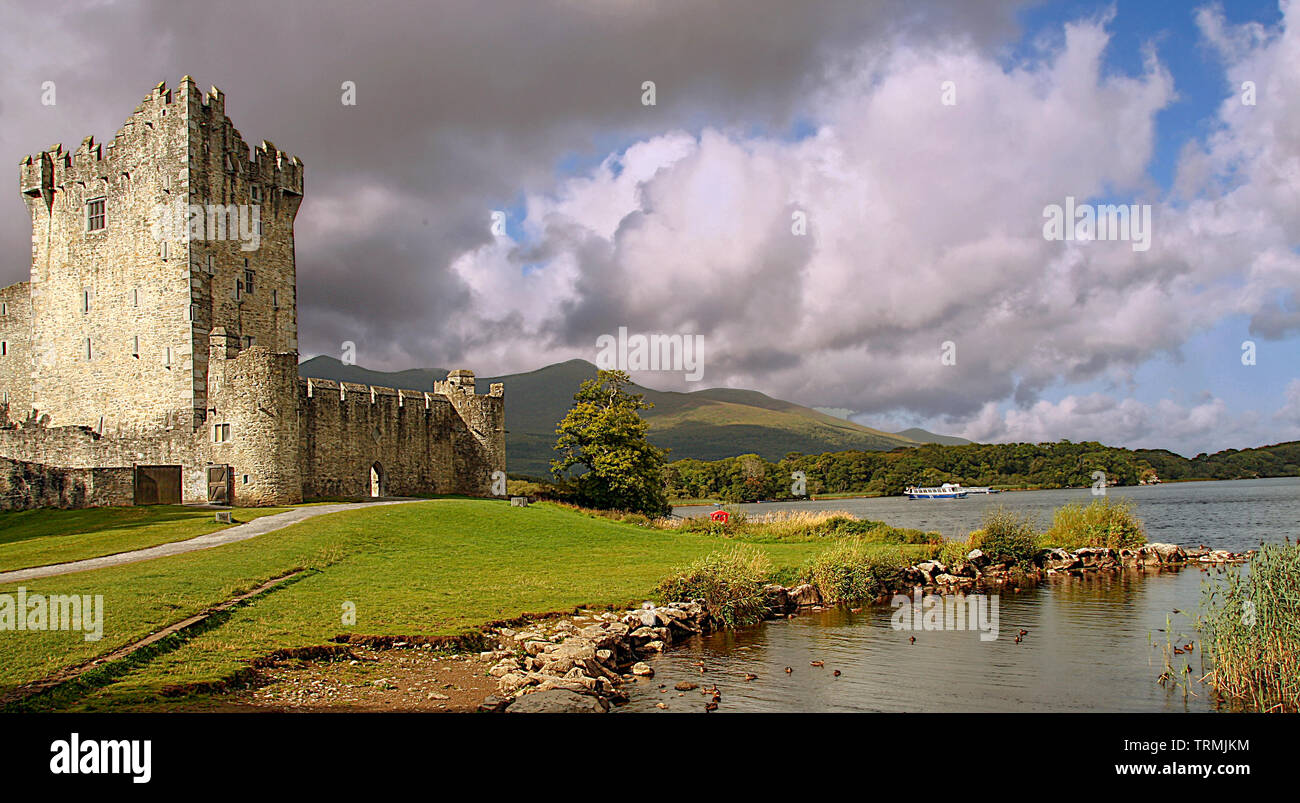 Castello di Ross, nel parco nazionale di Killarney, County Clare, Irlanda Foto Stock