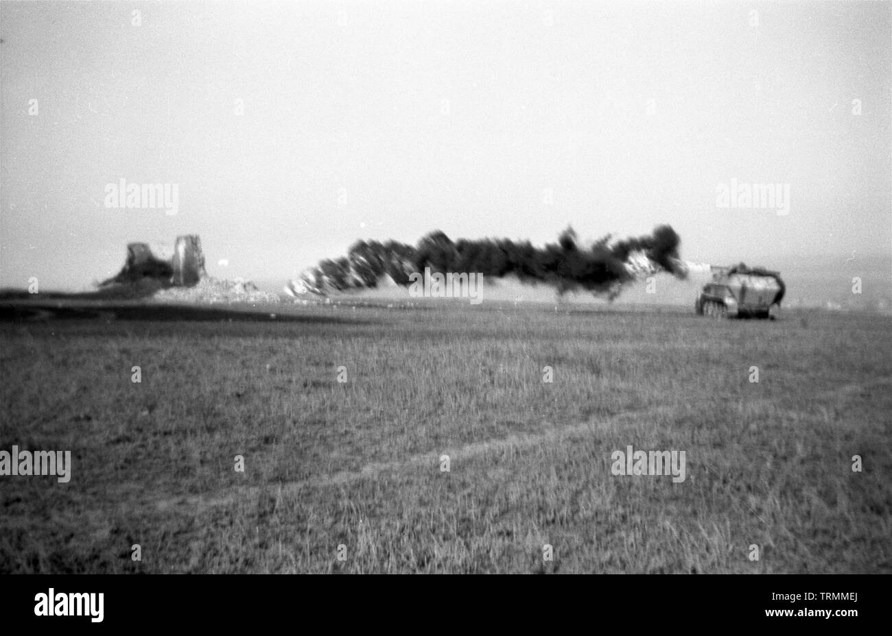 Wehrmacht Heer Halbkettenfahrzeug Schützenpanzerwagen Sd.Kfz. 251/16C Forschung und Entwicklung Mittlerer Flammpanzerwagen - Esercito Tedesco Half-Track SdKfz 251/16 con lanciafiamme in ricerca e sviluppo come fiamma media Portavalori Foto Stock