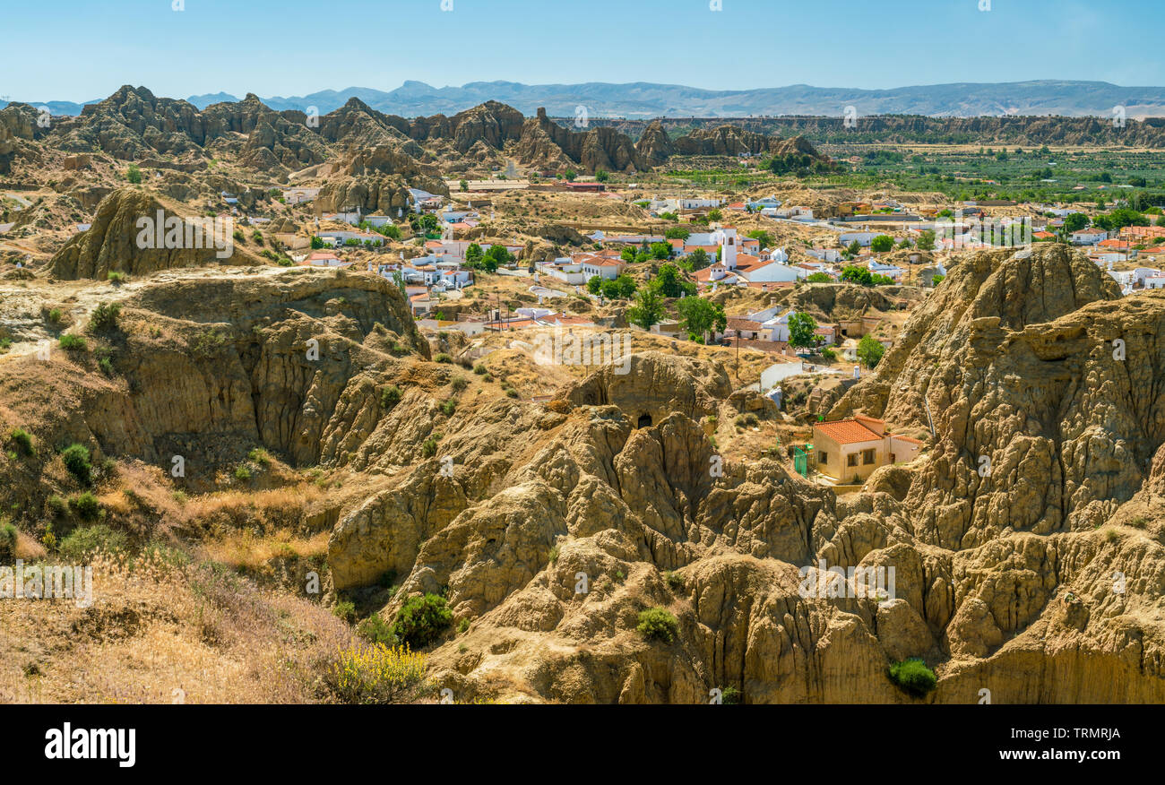 Vista panoramica in Guadix, in Sierra Nevada territorio, provincia di Granada, Spagna. Foto Stock