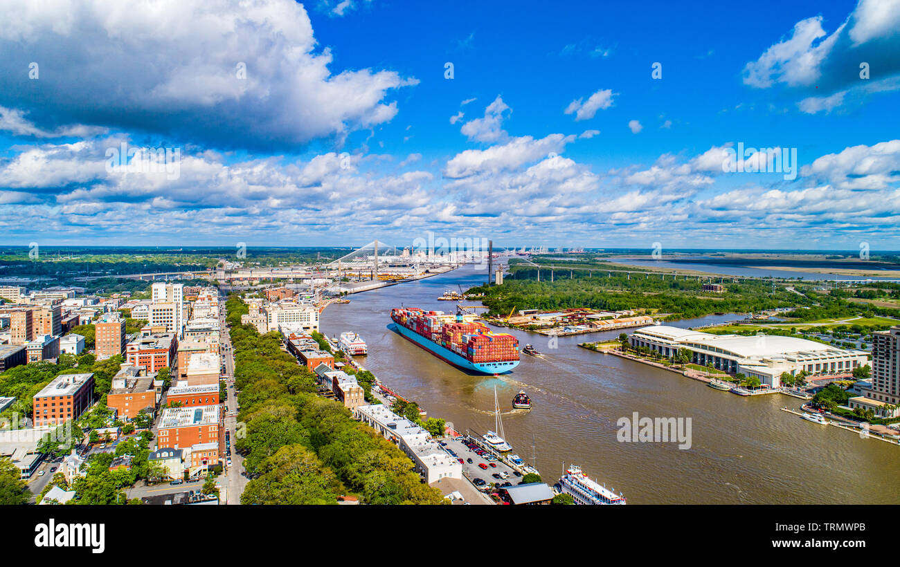 Savannah in Georgia e il fiume skyline del centro antenna. Foto Stock