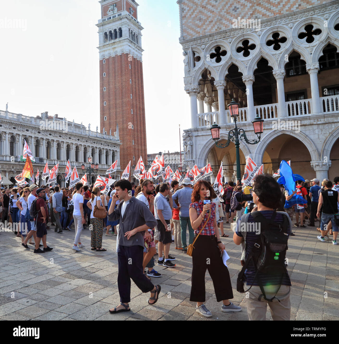 Protesta contro le grandi navi da crociera "Mai più" (Mai più), "No grandi navi!" (n. grandi navi!), Venezia, giugno 8, 2019 Foto Stock