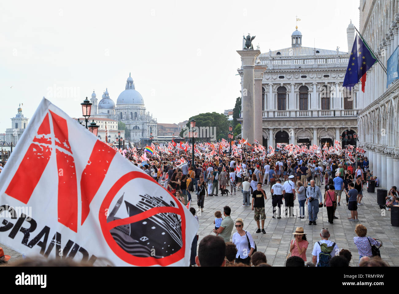 Protesta contro le grandi navi da crociera "Mai più" (Mai più), "No grandi navi!" (n. grandi navi!), Venezia, giugno 8, 2019 Foto Stock