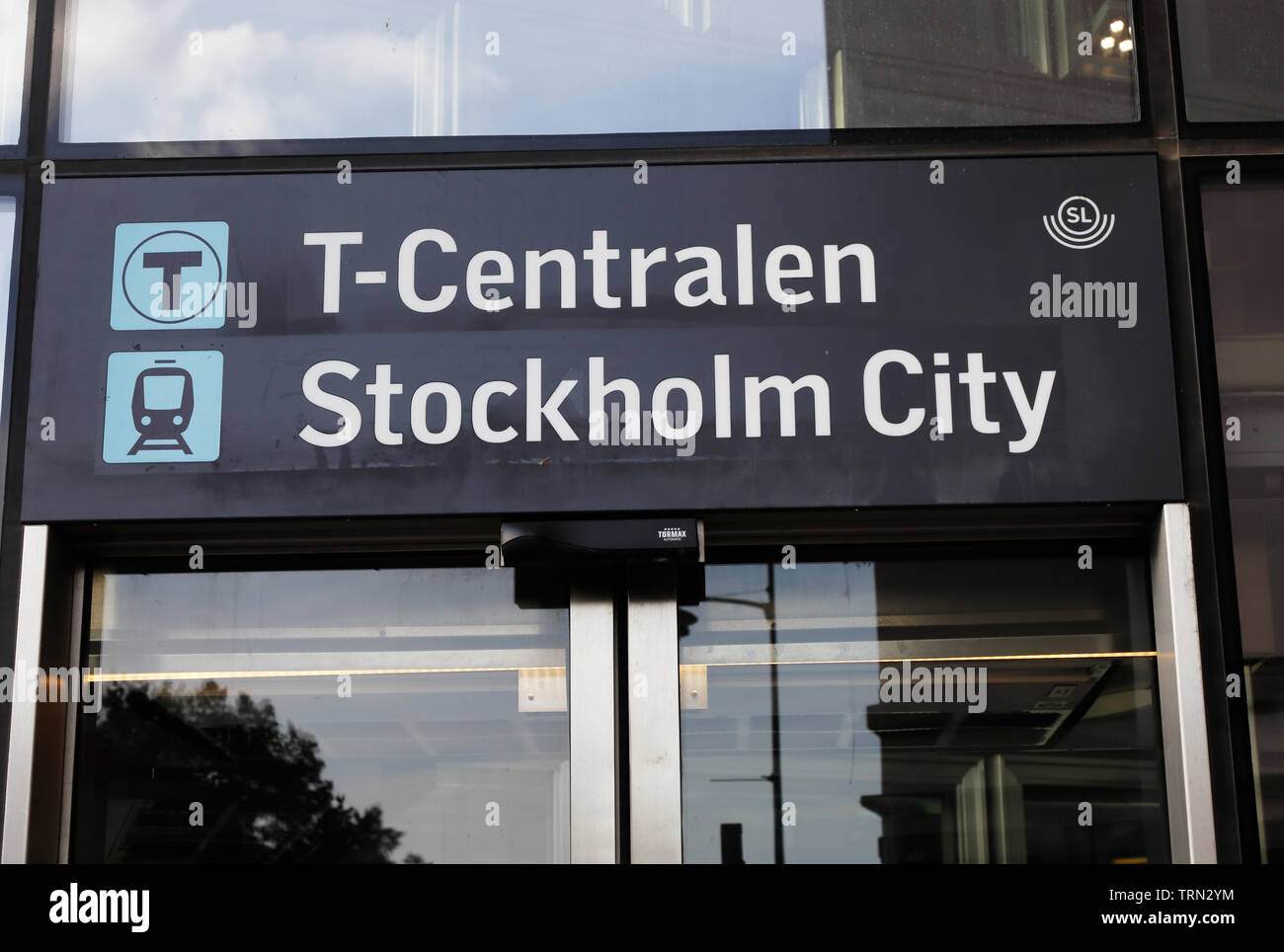 Stoccolma, Svezia - 13 Settembre 2018: Close-up del segno sopra l ingresso del T-Centralen stazione della metropolitana e il commuter railroad station Sto Foto Stock