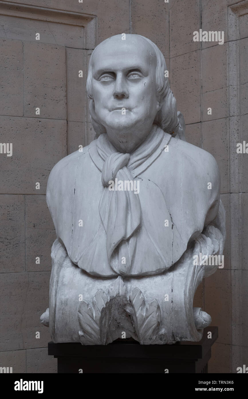 Una statua di Benjamin Franklin al Franklin Institute che era un polymath americano e uno dei padri fondatori degli Stati Uniti. Franklin wa Foto Stock
