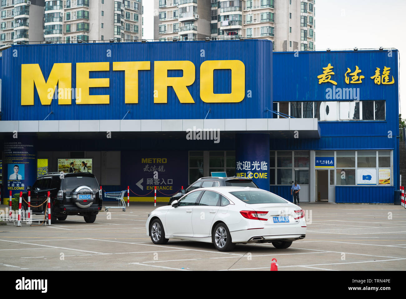 8 giugno 2019, Wuhan Cina : METRO Cash and Carry store cinese vista esterna con logo in Cina Foto Stock