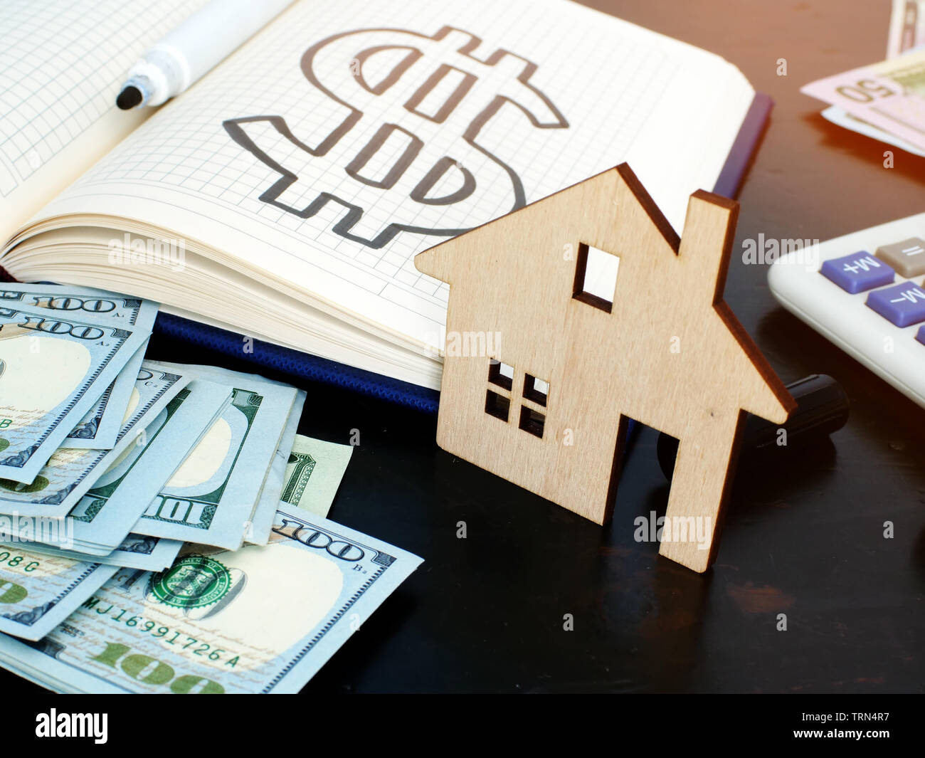 Investimenti in immobili e soldi per comprare casa. Foto Stock