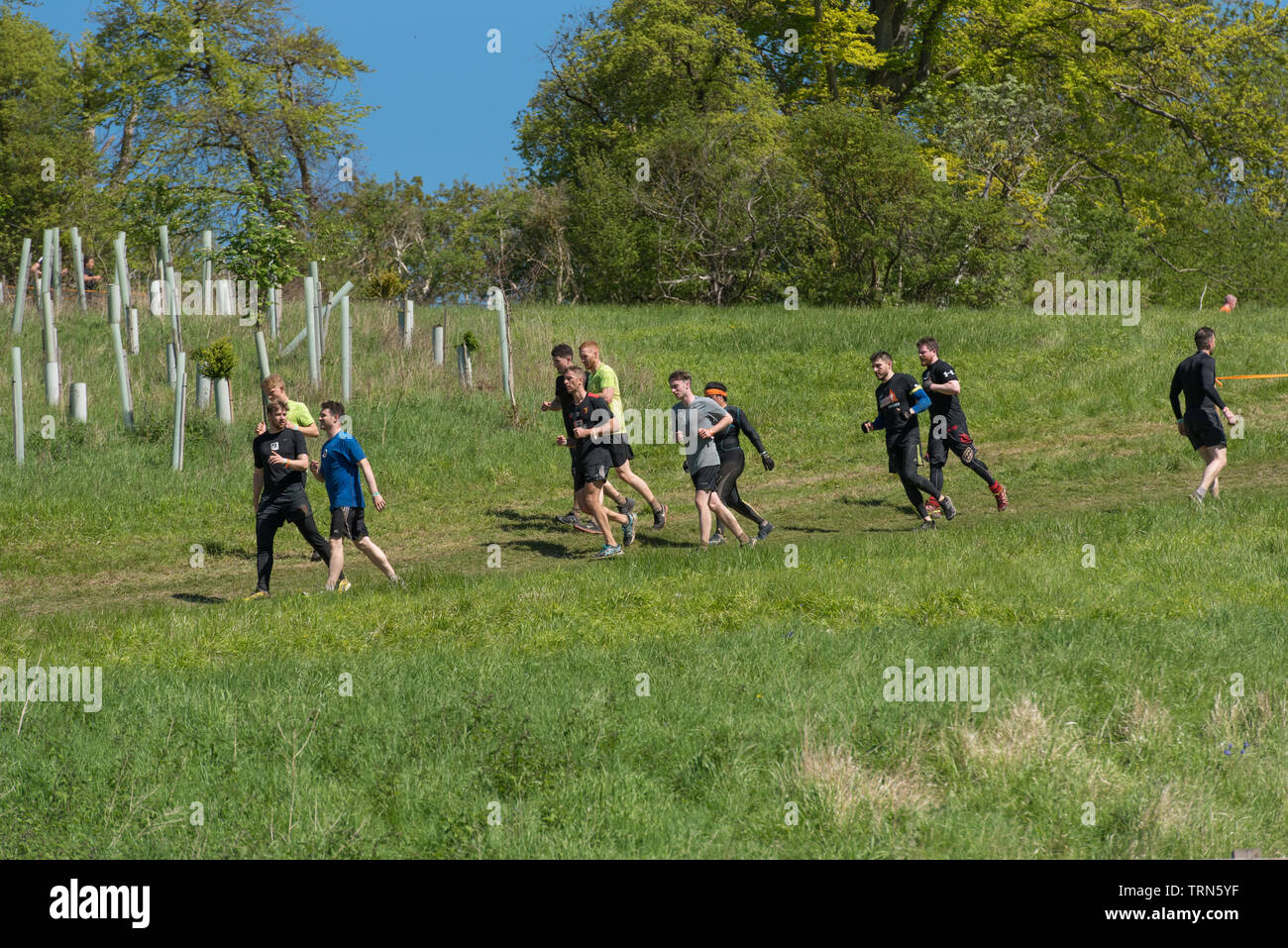 Robusto Mudder-Event für Kinder und Erwachsene in der Nähe von Henley-on-Thames. // Dura Mudder evento per bambini e adulti vicino a Henley-on-Thames, Foto Stock