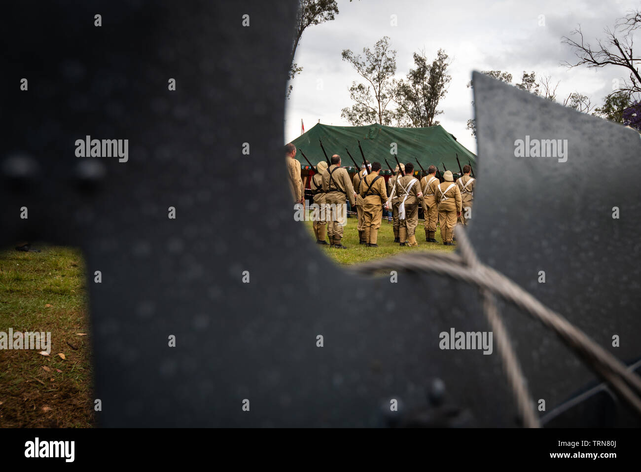 Talana Museum, Dundee, Sud Africa, 20 ottobre, 2018. Membri della Dundee ultimi irriducibili raccogliere per l annuale rievocazione del 20 ottobre 1899 Battaglia di Talana Hill. Fu il primo grande scontro tra inglesi e forze di Boer nella Seconda guerra boera. Il Britannico ha subito pesanti perdite di vite umane, compreso il loro Generale, Sir William Penn Symons, ma ha vinto il giorno. Immagine: Jonathan Oberholster/Alamy Foto Stock