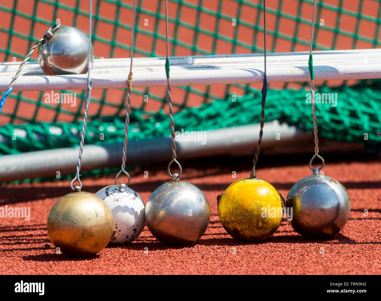 Il lancio del martello sulla pista e sul campo stade Foto Stock