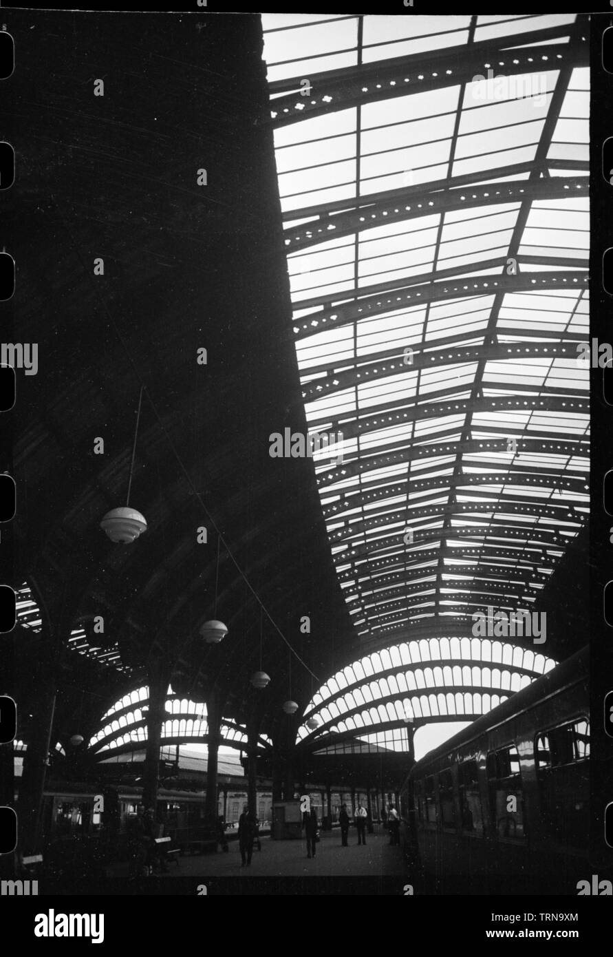 La stazione ferroviaria di York, North Yorkshire, C1955-c1980. Creatore: Ursula Clark. Foto Stock