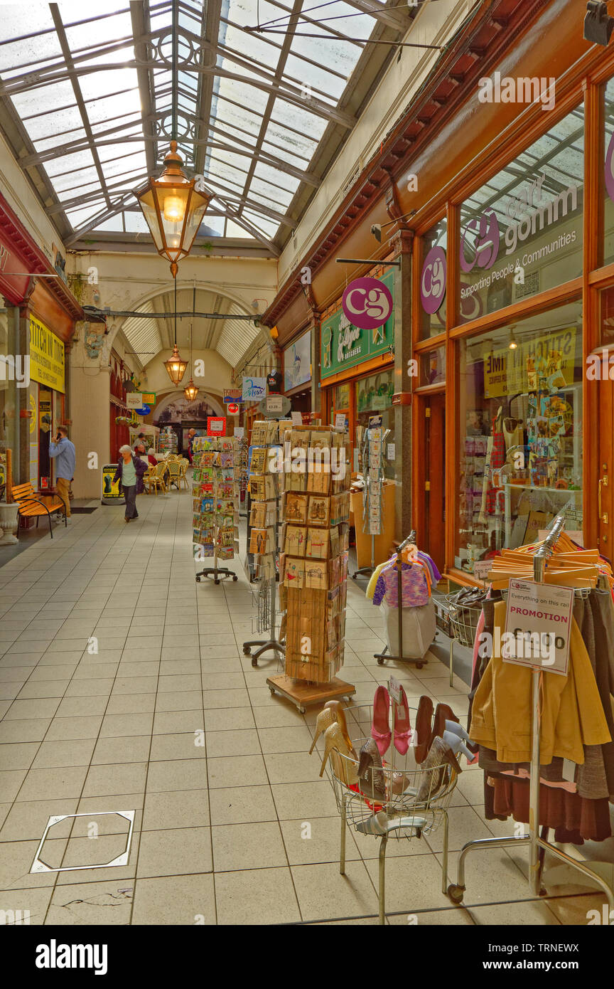 La città di Inverness Scozia Scotland Central City interno un corridoio del Vittoriano mercato coperto e negozi Foto Stock