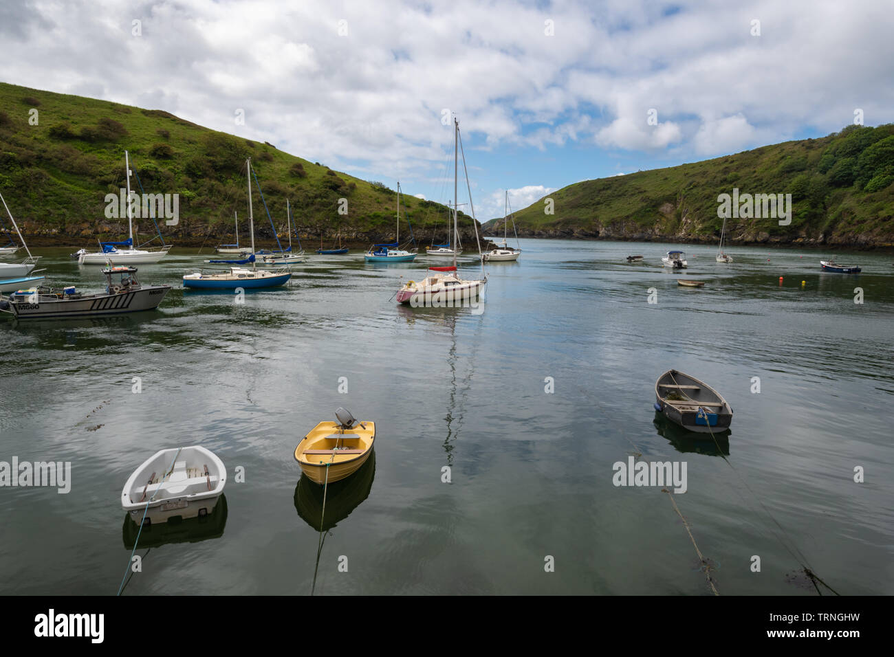 Barche nel grazioso porto di Solva, Pembrokeshire, Galles Foto Stock