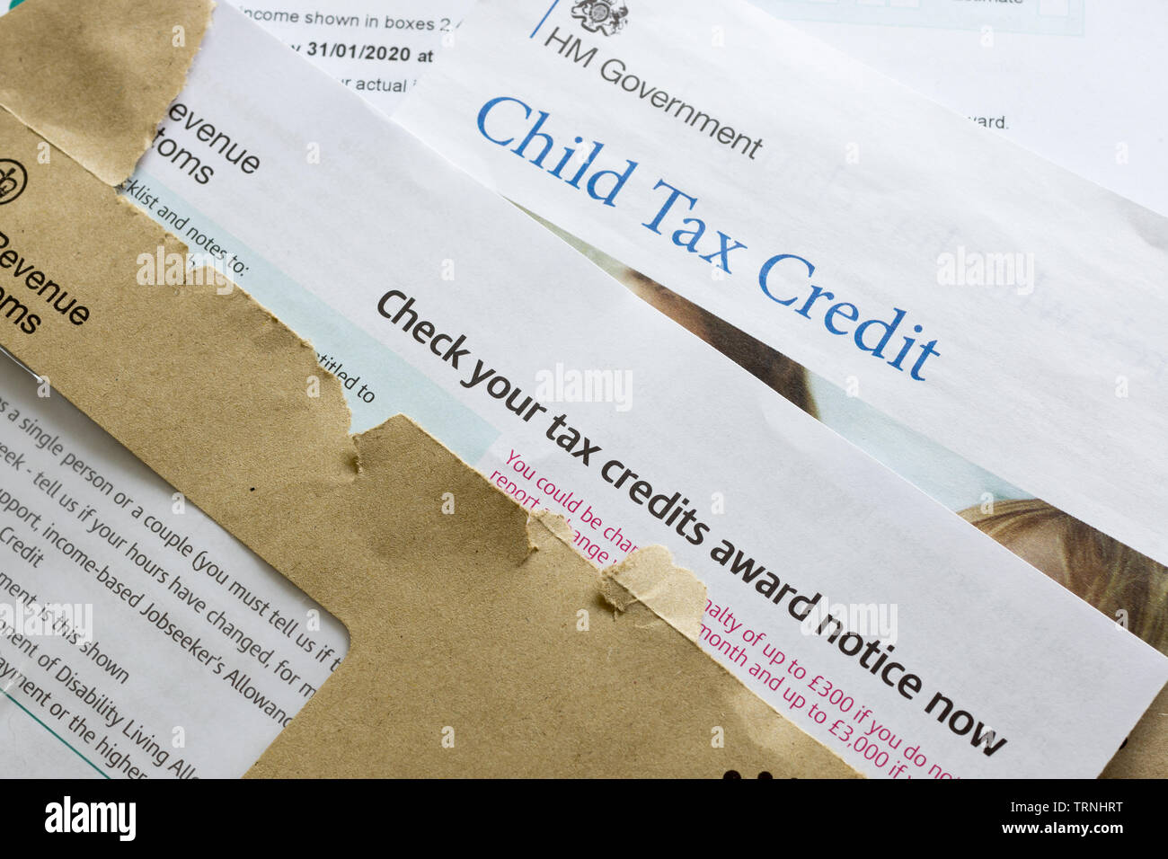 British child tax credit rinnovo il promemoria per il governo le prestazioni di sicurezza sociale per le persone a bassa retribuzione del lavoro con i bambini Foto Stock