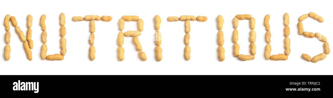 La parola nutriente fatta di arachidi per creative concetti alimentari. Arachidi isolati su sfondo bianco. La proteina naturale dalle arachidi. Cibo sano. Foto Stock