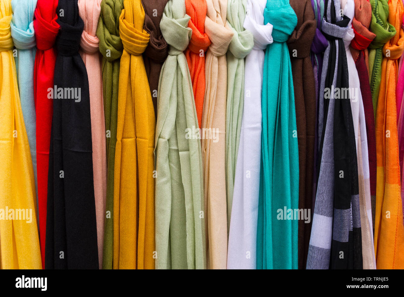 Sciarpe colorate Immagini e Fotos Stock - Alamy