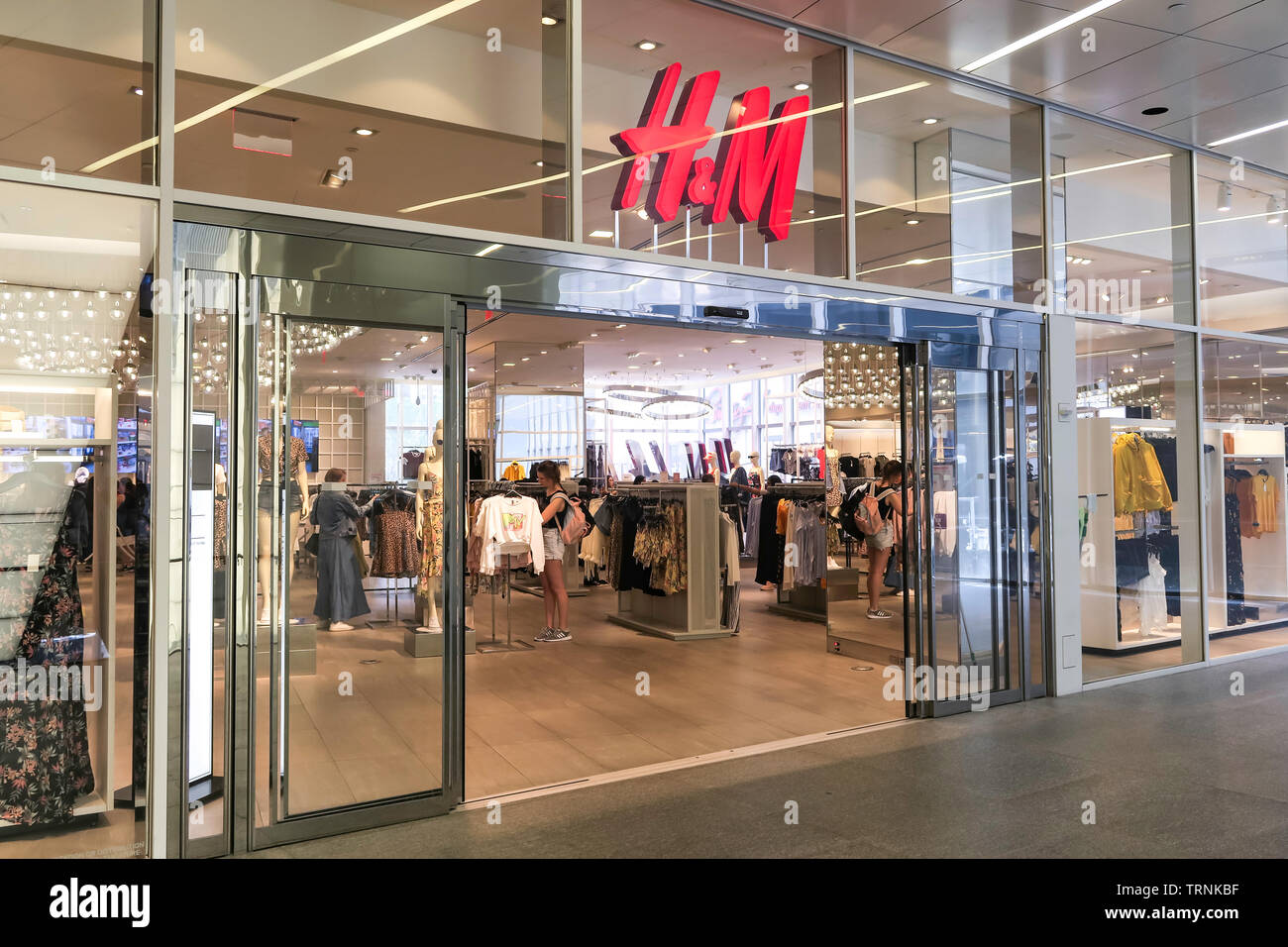 H&M negozio di abbigliamento a Westfield World Trade Center, New York, USA, New York, Stati Uniti d'America Foto Stock