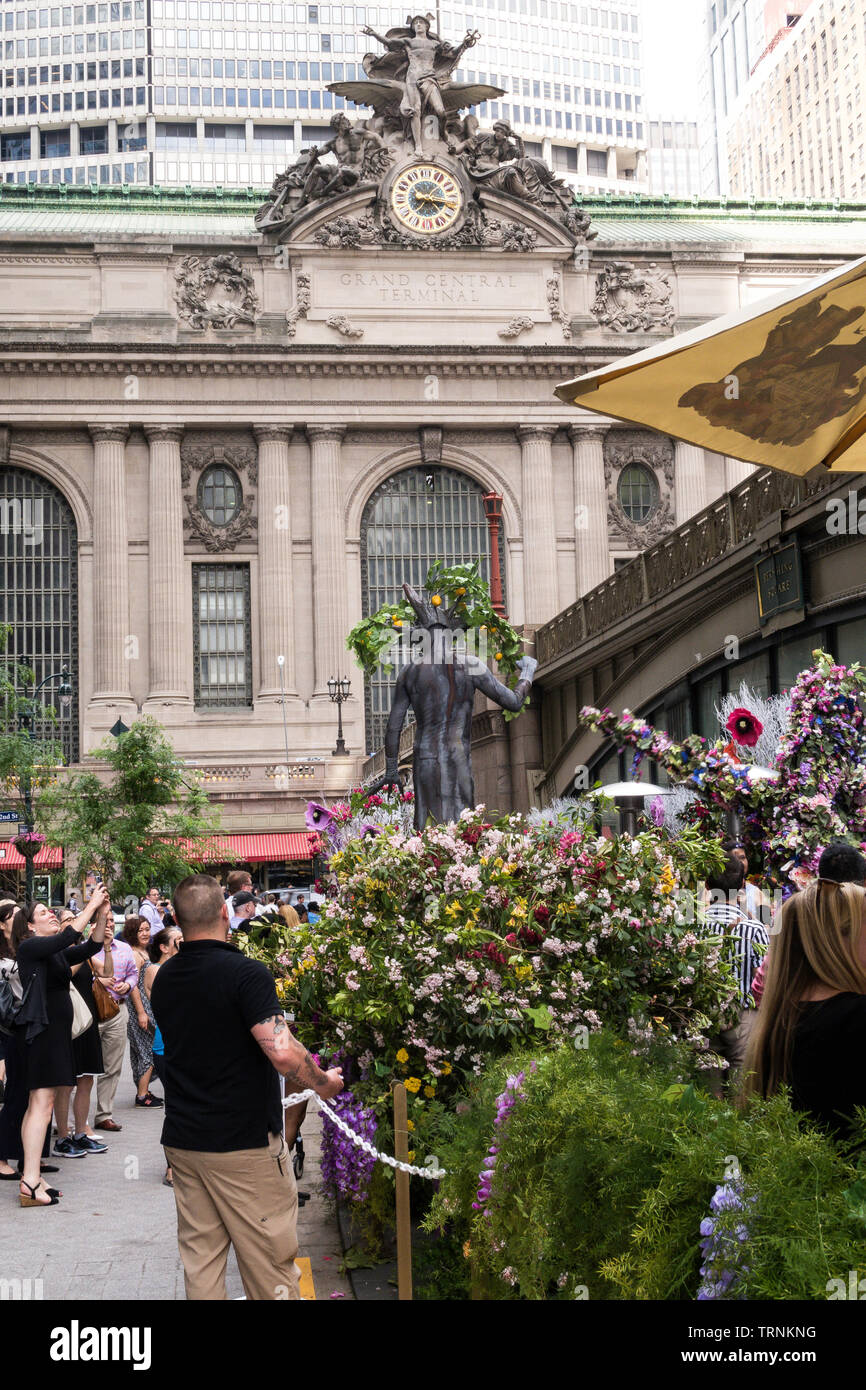 Hendrick Gin del Solstizio di mezza estate in degustazione a Pershing Square a New York City, Stati Uniti d'America Foto Stock