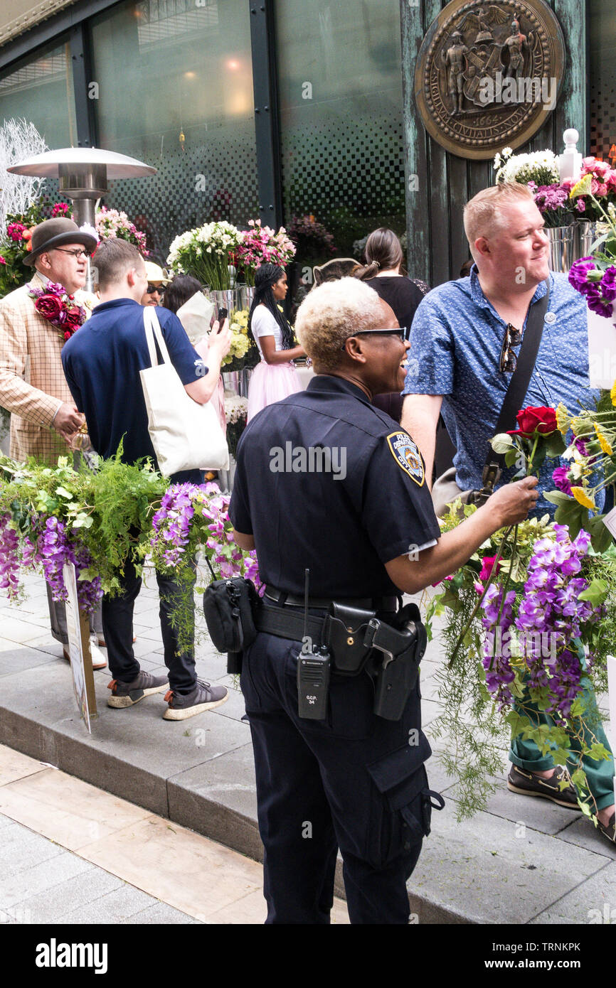 Hendrick Gin del Solstizio di mezza estate in degustazione a Pershing Square a New York City, Stati Uniti d'America Foto Stock