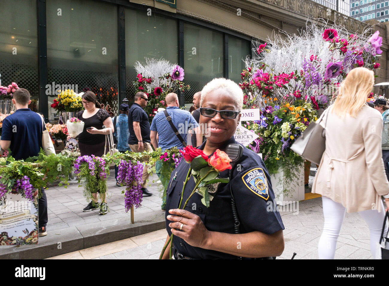 Hendrick Gin del Solstizio di mezza estate in degustazione a Pershing Square a New York City, Stati Uniti d'America Foto Stock