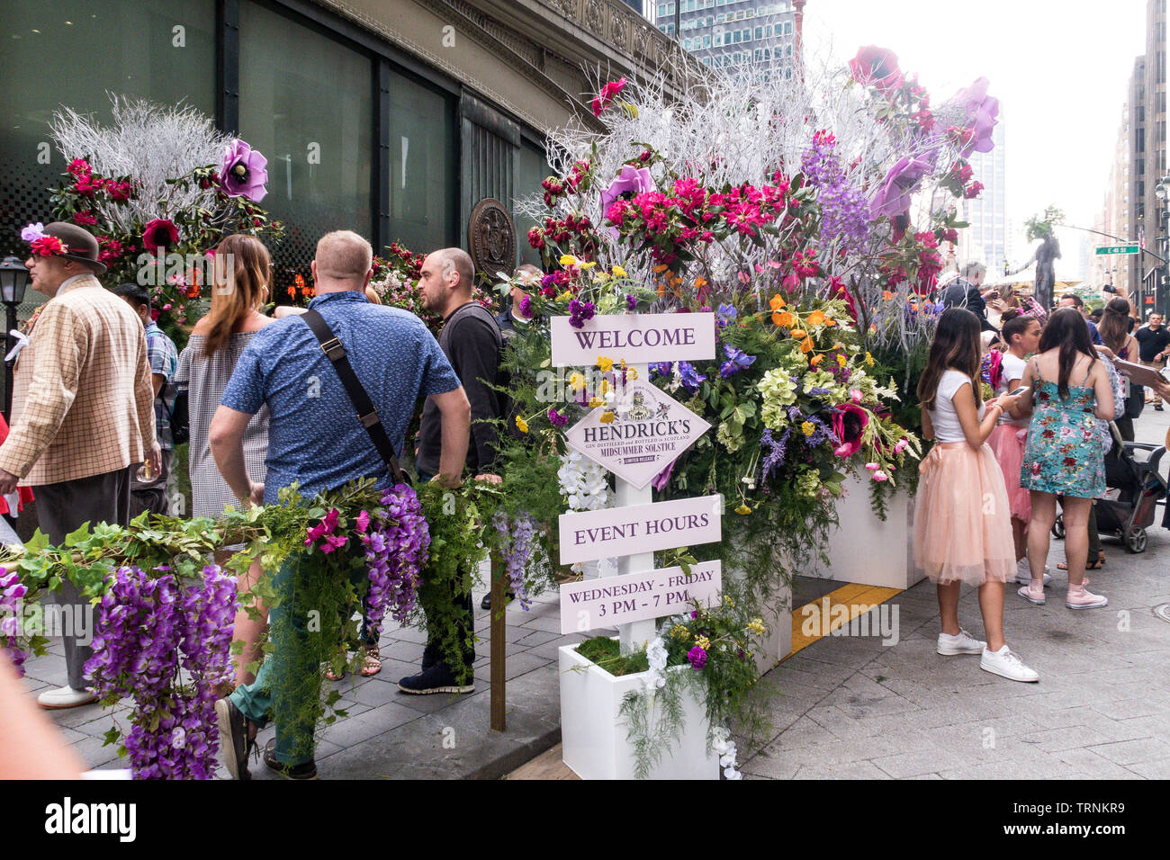 Hendrick Gin del Solstizio di mezza estate in degustazione a Pershing Square a New York City, Stati Uniti d'America Foto Stock