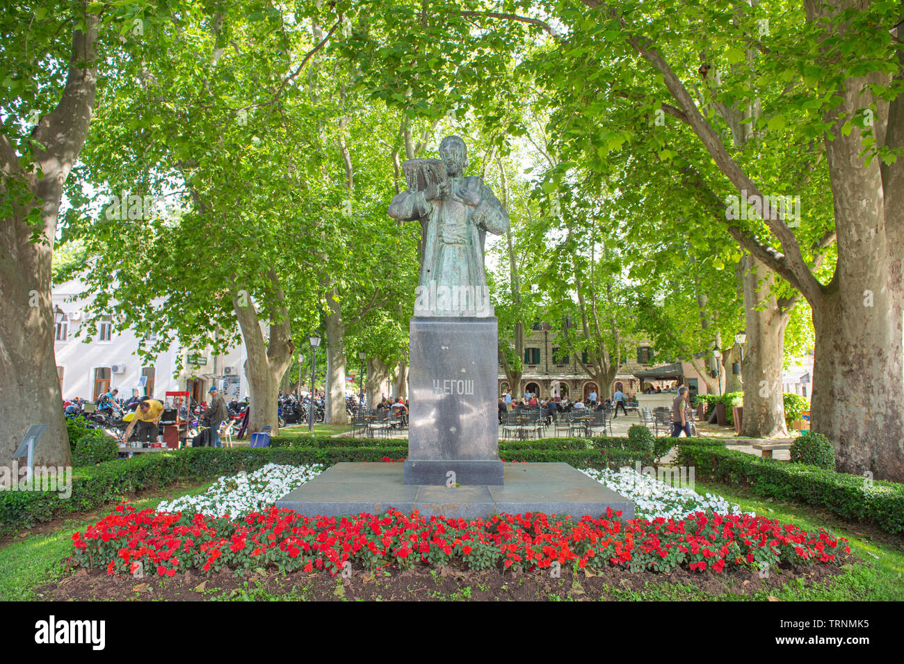 Petar Petrovic Njegos monumento situato in Ducic's Park nella città di Trebinje, situato nella Republika Srpska, in Bosnia ed Erzegovina. Foto Stock