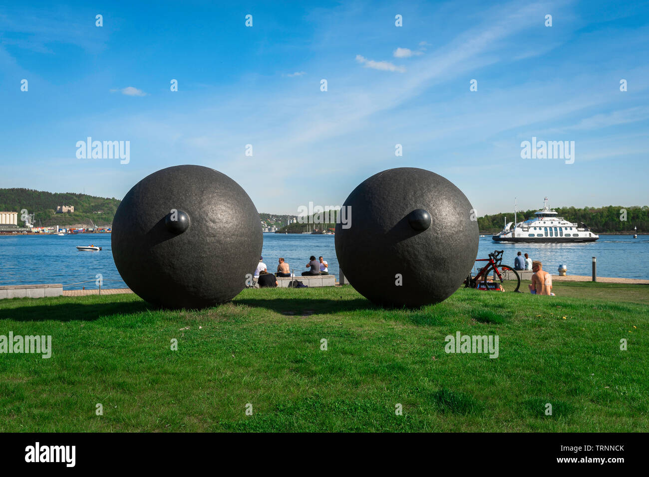 Oslo Sculpture Park, vista di occhi (1997) da Louise Bourgeois situato nel Tjuvholmen Parco della scultura nella città area della spiaggia di Oslo, Norvegia. Foto Stock
