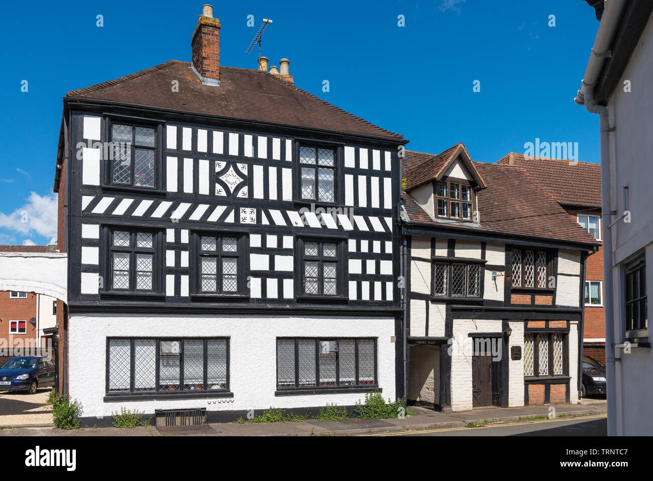 Tre ampi piani in bianco e nero con cornice in legno casa sulla corsia Tolsey a Tewkesbury, Gloucestershire, Regno Unito Foto Stock