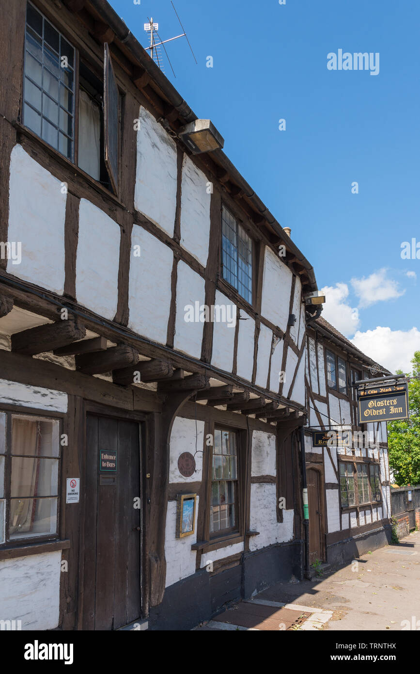 Ye Olde Black Bear Inn a Tewkesbury è il più antico pub in Gloucestershire avendo aperto 700 anni fa. Esso è attualmente chiuso. Foto Stock